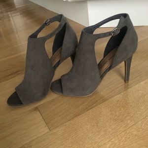 Christian Siriano 4” open toe heels.